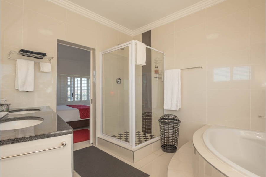 6 Bedroom Property for Sale in Humerail Eastern Cape